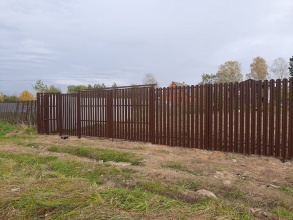 Забор из евроштакетника с забивными столбами 6 соток